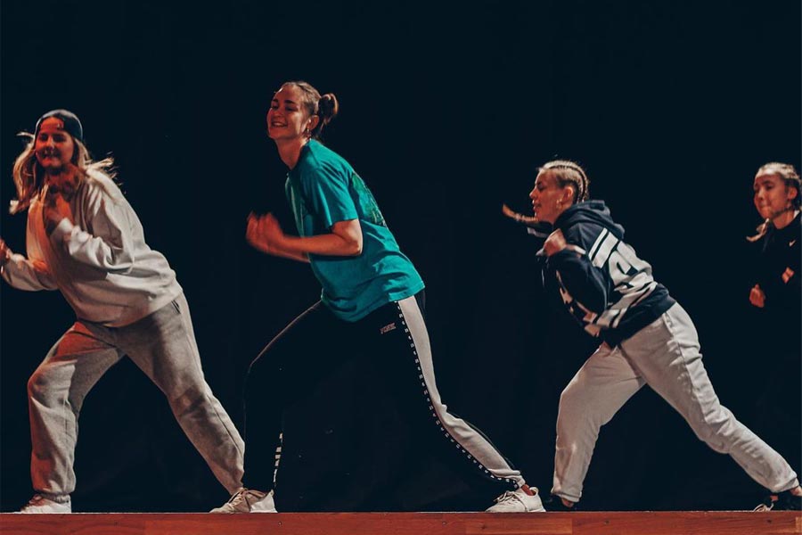 teater og scenekunst på bakketun folkehøgskole